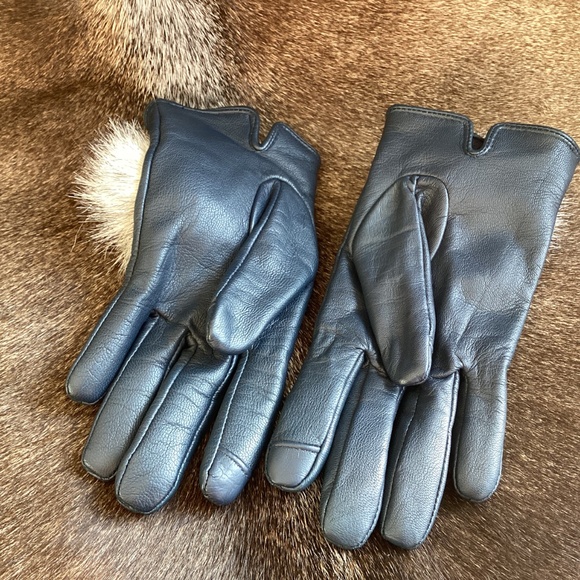 Banana Republic Cashmere Teal Knit Beanie and Long Gloves Set! Banana Republic thick cable knit Cashmere gloves | Green  main image 4